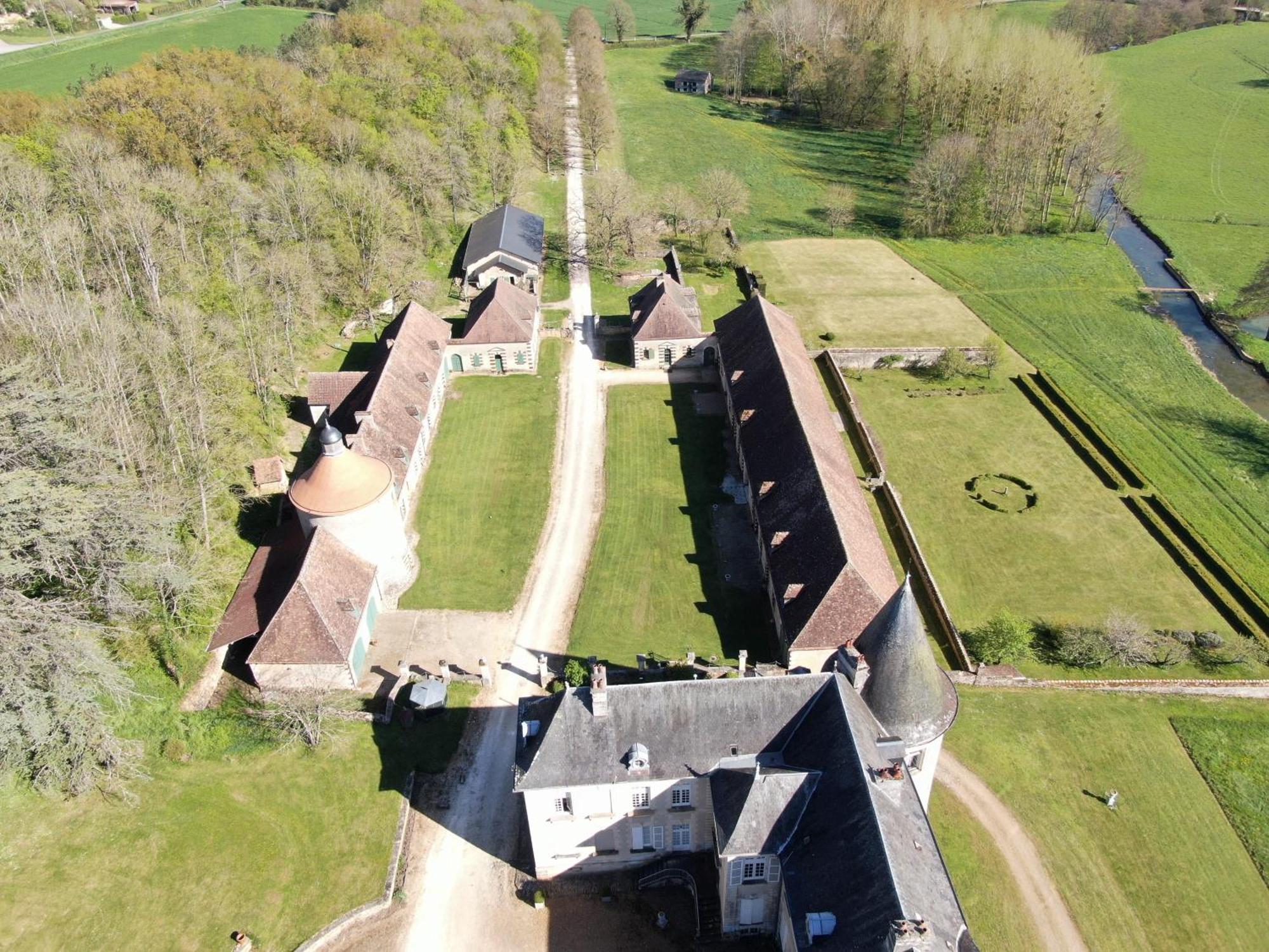 Chateau De Beaujeu Sens-Beaujeu Exteriér fotografie